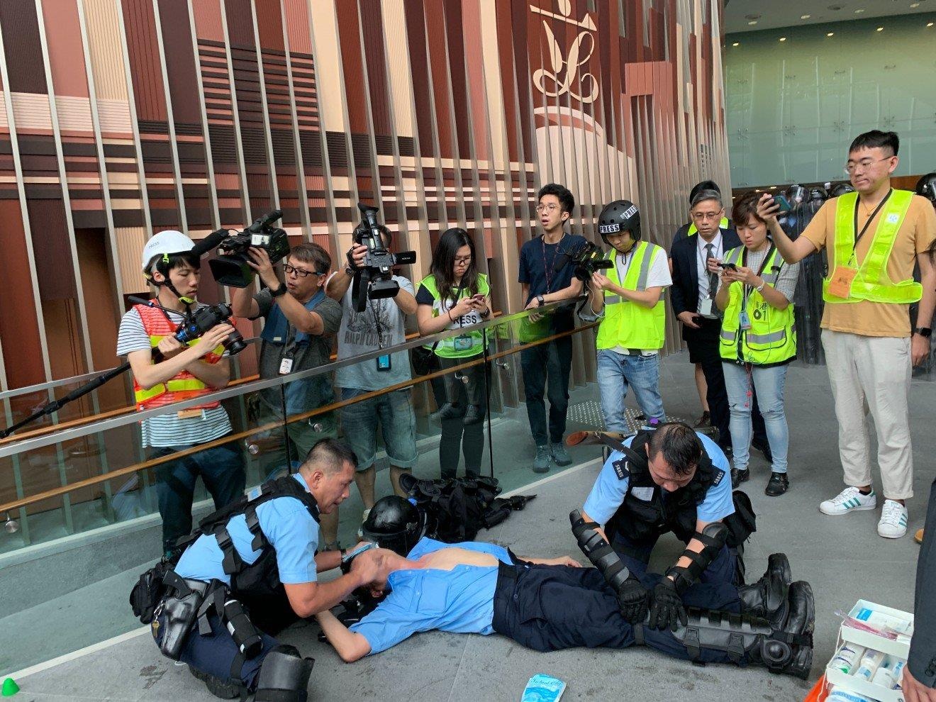 Canh sat Hong Kong ban hoi cay vao nguoi bieu tinh anh 15