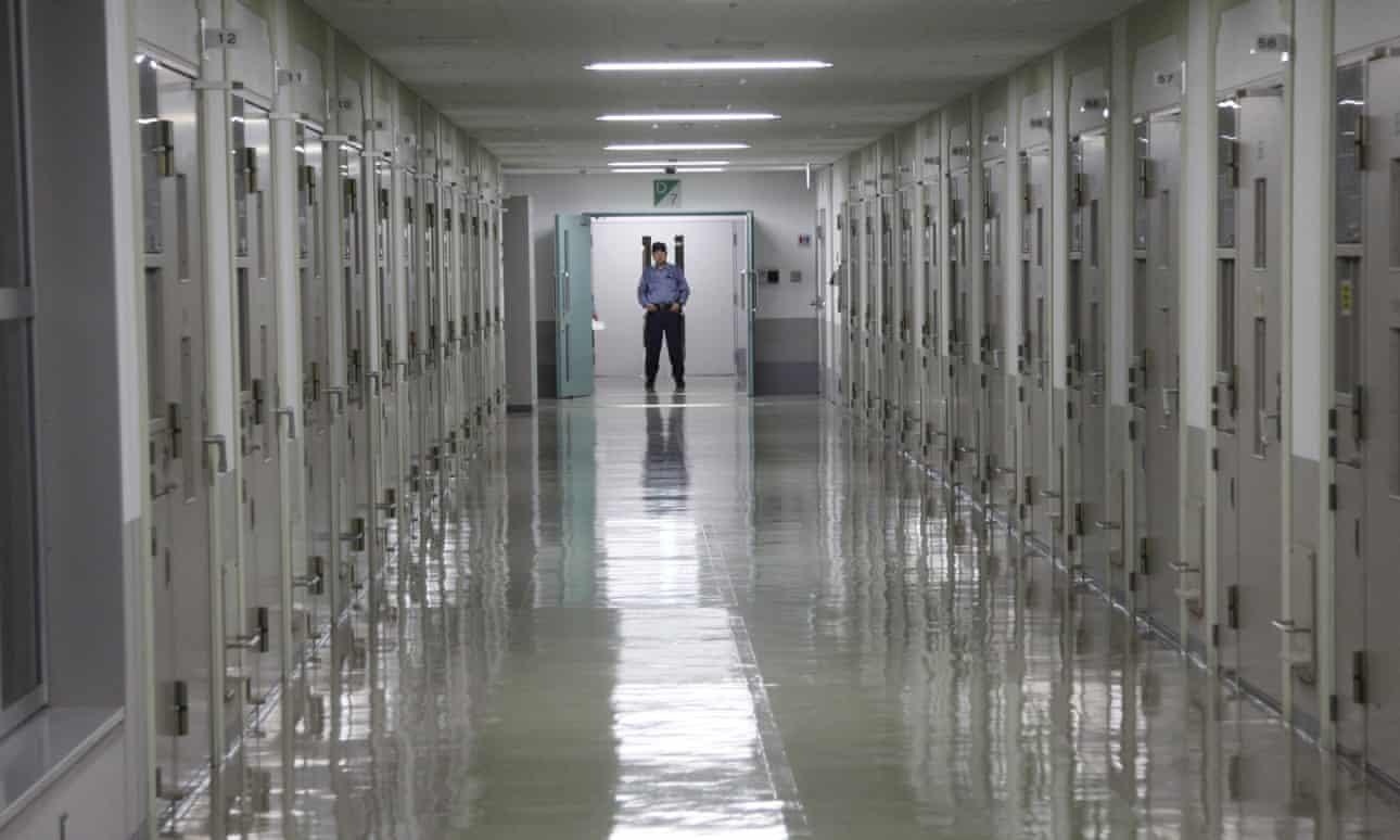 Ben trong nha tu khet tieng Tokyo, noi giam giu cuu chu tich Nissan hinh anh