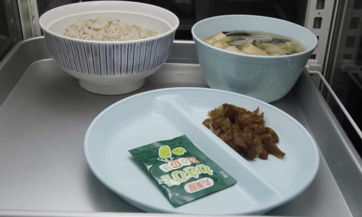 Ben trong nha tu khet tieng Tokyo anh 3