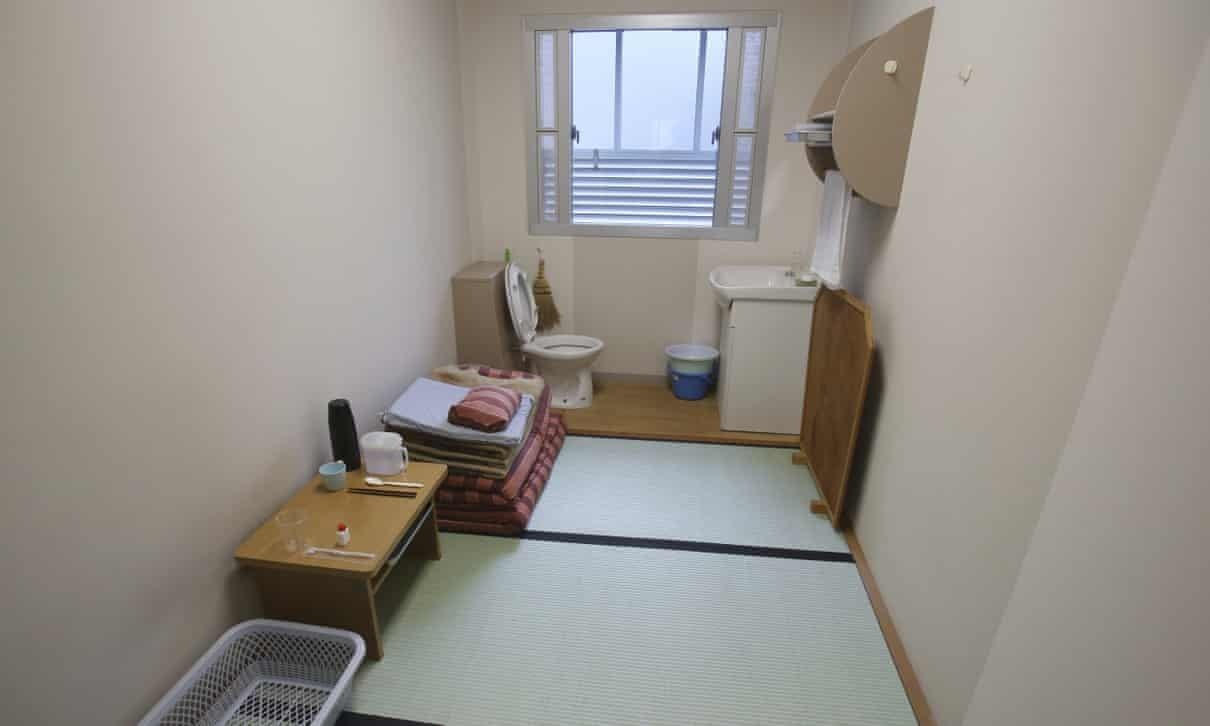 Ben trong nha tu khet tieng Tokyo anh 2