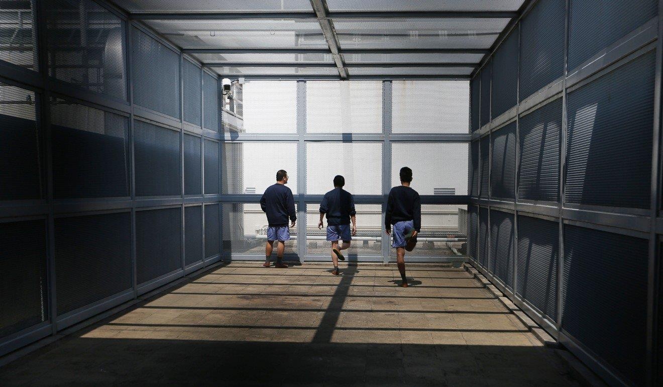 Nha tu Hong Kong cap may tinh bang cho pham nhan anh 1