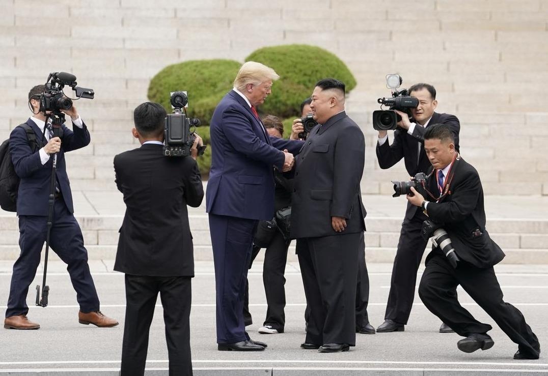 Cuoc gap Trump - Kim o noi nguy hiem nhat: Lich su hay dip PR? hinh anh