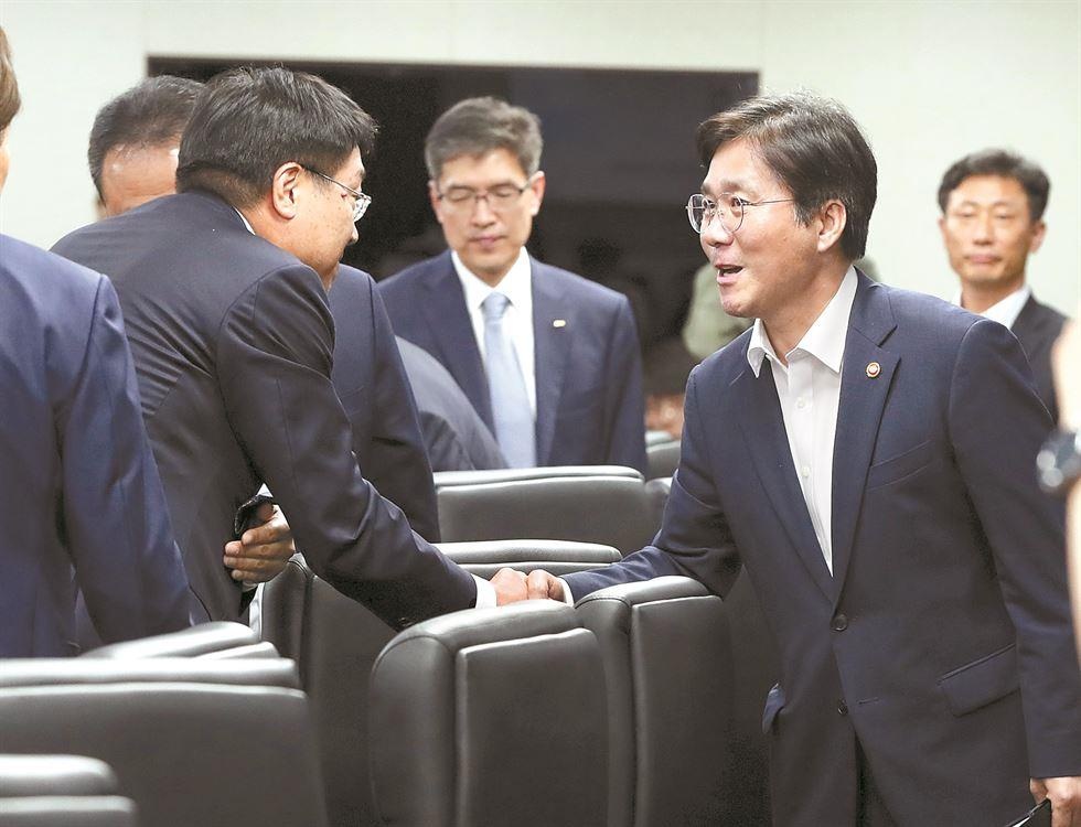 Hàn Quốc, Nhật Bản tiến gần đến chiến tranh thương mại ảnh 1 Han Quoc, Nhat Ban tien gan den chien tranh thuong mai anh 1