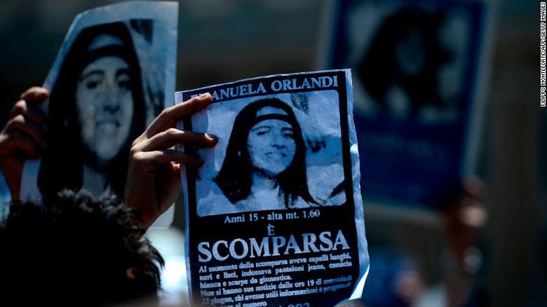 Vatican mo nap hai ngoi mo de giai quyet bi an cach day 36 nam hinh anh