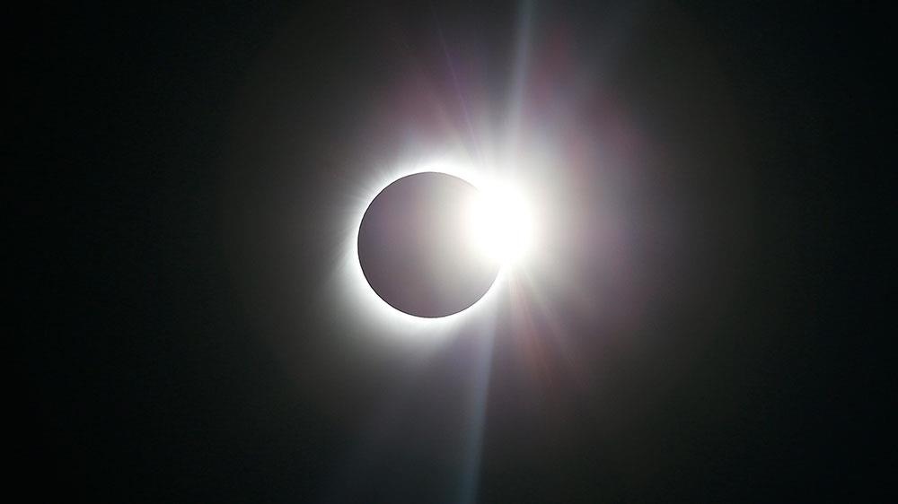 Nhat thuc toan phan cuoi cung cua thap nien tren bau troi Nam My hinh anh