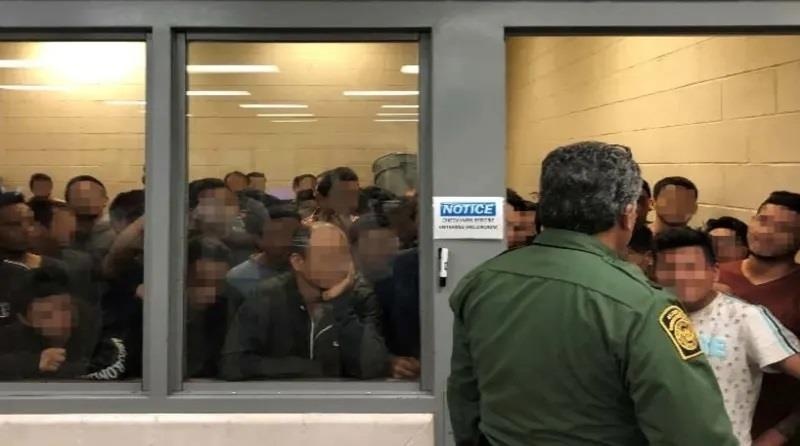 Dieu kien toi te trong trai tam giu nguoi nhap cu vao My hinh anh