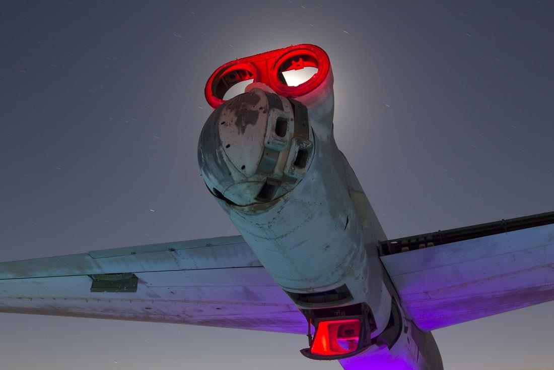 nghia dia may bay o California anh 2