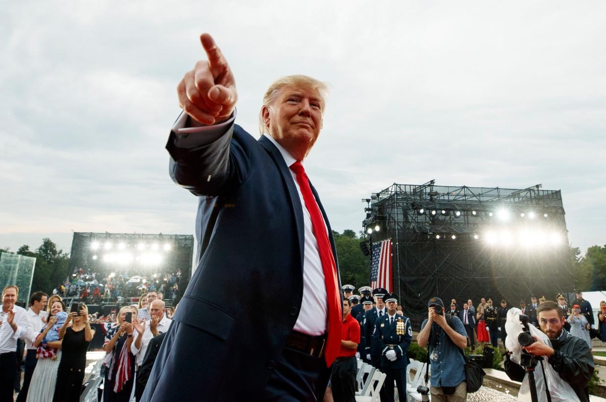 TT Trump bat ngo dat ty le ung ho cao nhat ke tu khi dac cu hinh anh