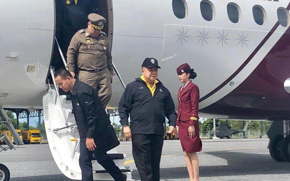 Quan chuc Thai bi chi trich vi dung phi co 37 trieu do bay quang ngan hinh anh