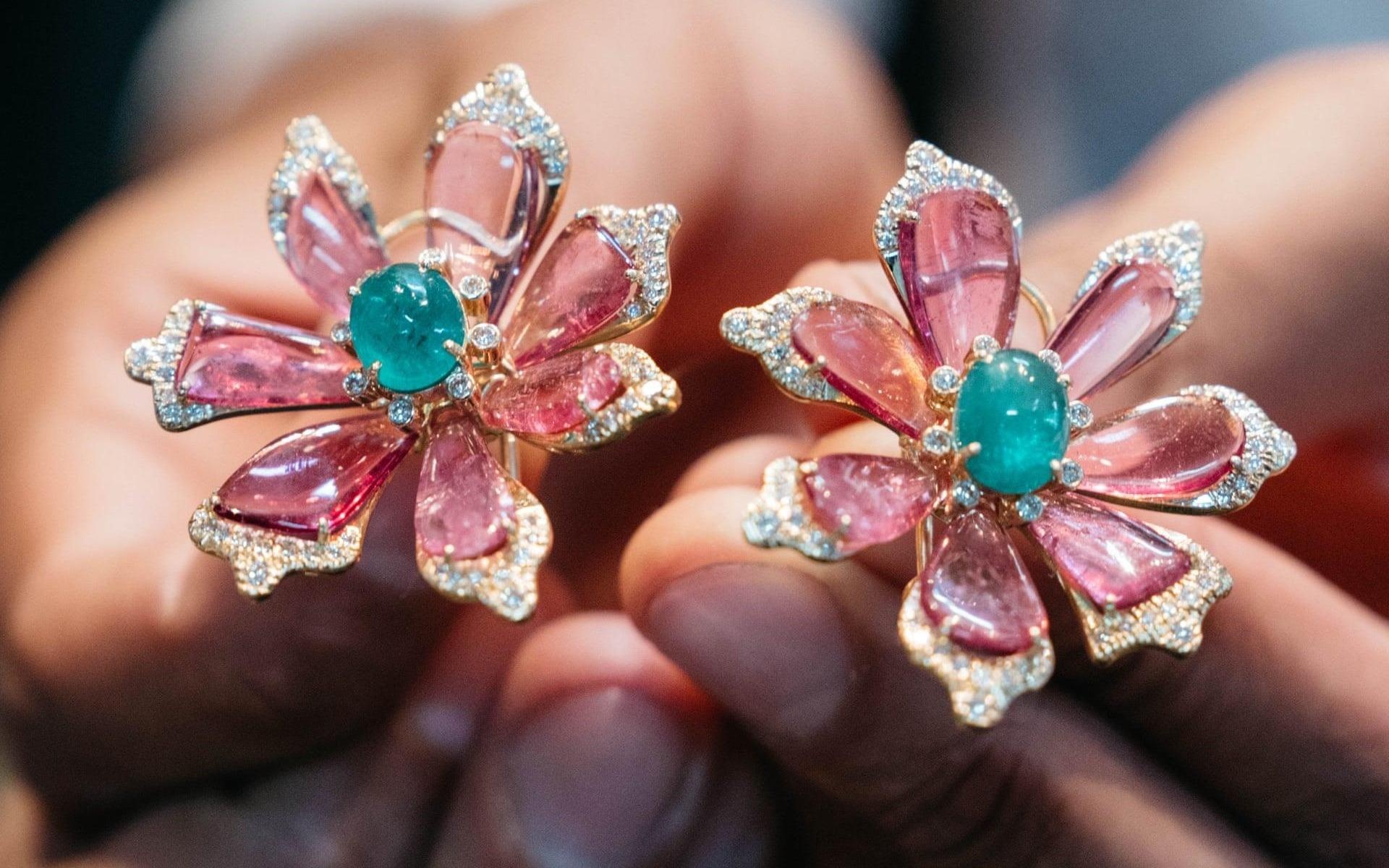 Thanh pho mau hong cua An Do, noi tieng vi trang suc va da quy hinh anh