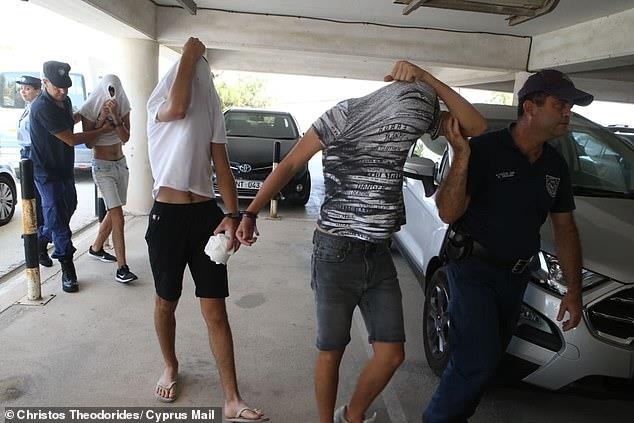 12 nguoi Israel bi bat vi hiep dam tap the du khach Anh tai dao Cyprus hinh anh