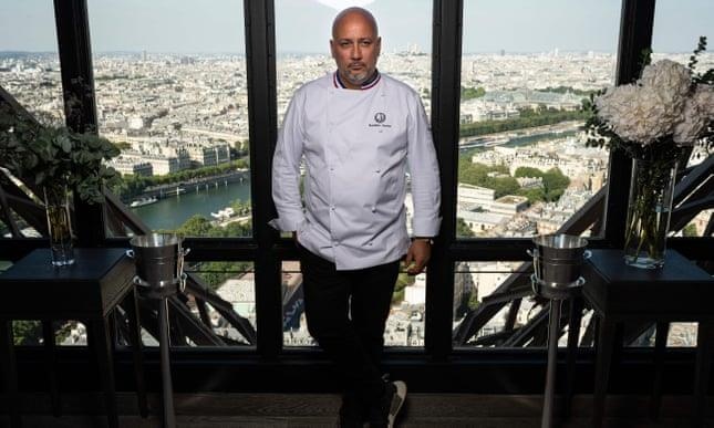 Nha hang tren dinh thap Eiffel mo cua tro lai anh 1