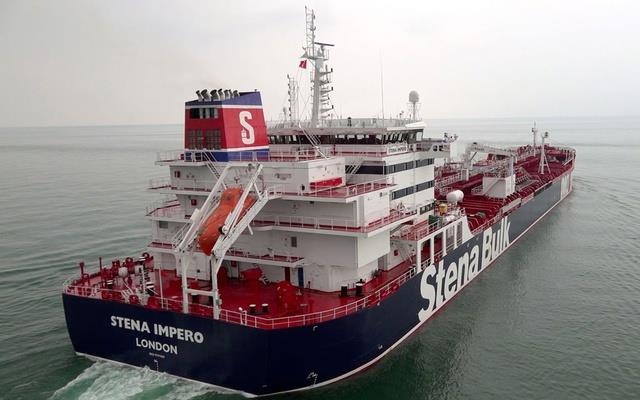 Leo thang cang thang, Iran bat giu hai tau cho dau tai eo bien Hormuz hinh anh