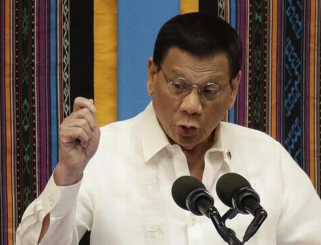Sau ma tuy, Tong thong Duterte tuyen chien voi karaoke hinh anh