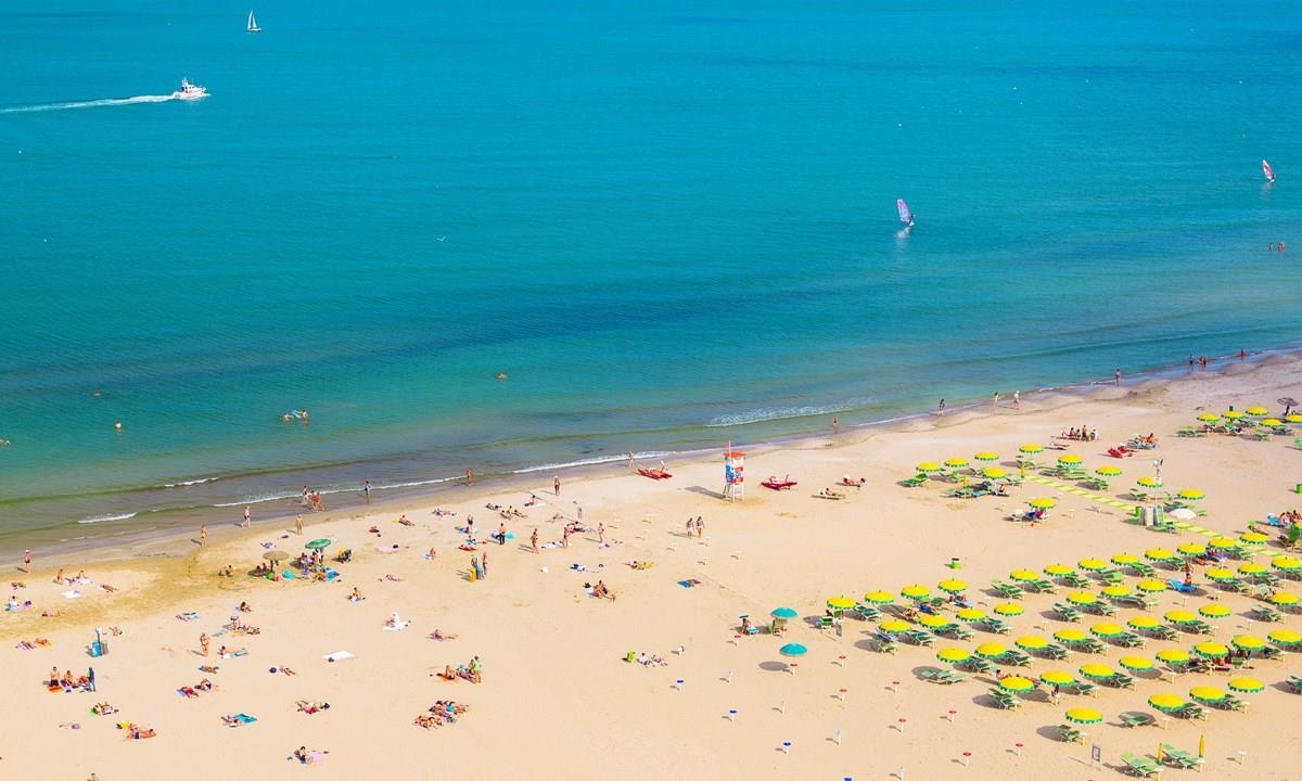 Khỏa thân nhảy từ trên đu quay xuống đất ảnh 1 Khoa than nhay tu tren du quay xuong dat anh 1