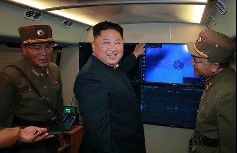 Ong Kim Jong Un giam sat thu nghiem ten lua moi cua Trieu Tien hinh anh