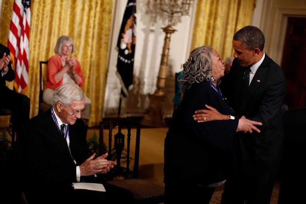 Tac gia ‘Nguoi yeu dau’ - chu nhan Nobel Van chuong 1993 qua doi hinh anh