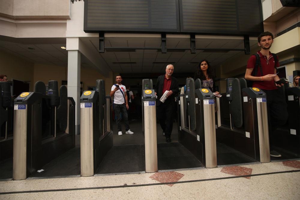 Mat dien tren dien rong o London anh 7