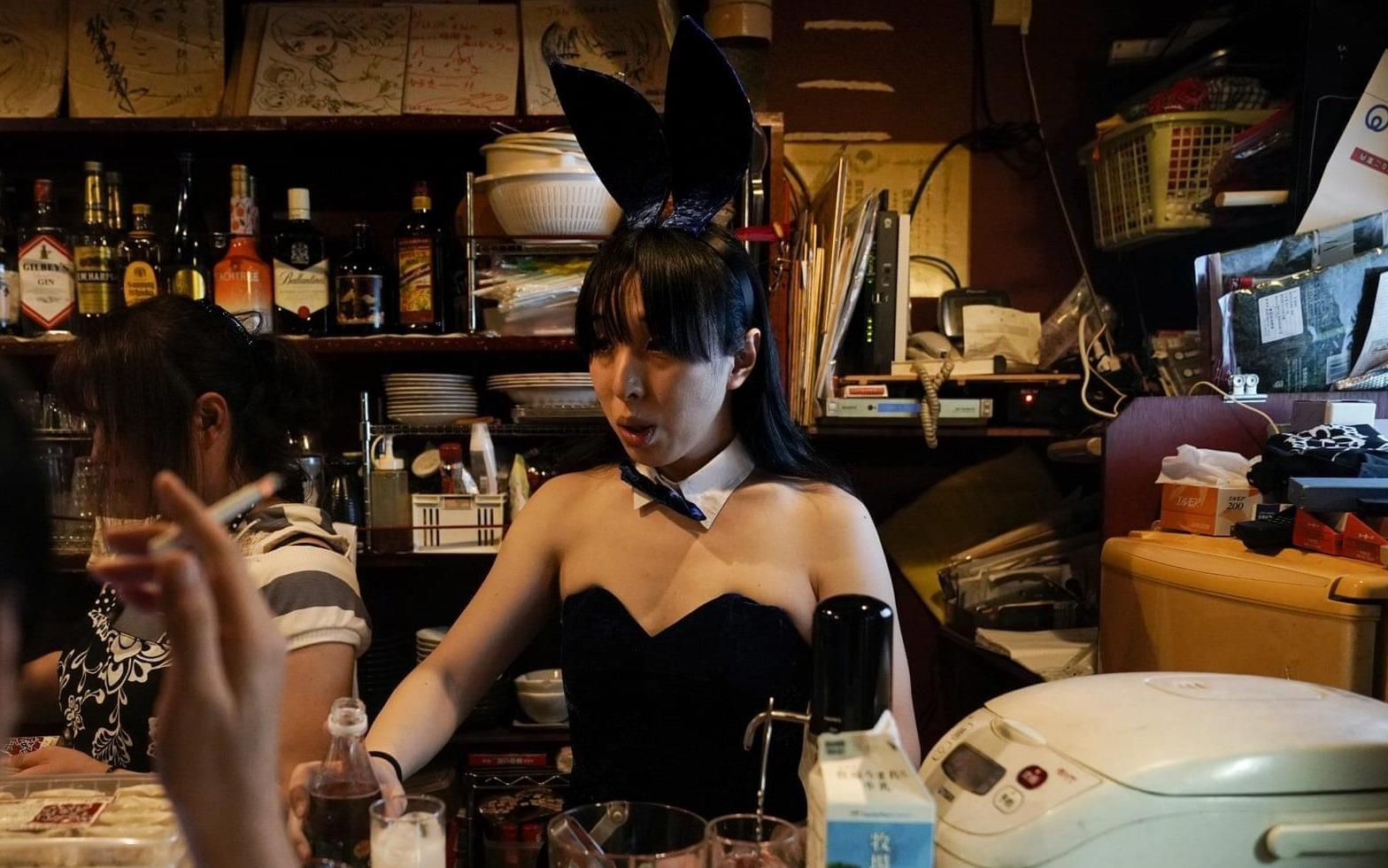 Khu pho dem voi nhung con hem ti hon o thu do Tokyo hinh anh