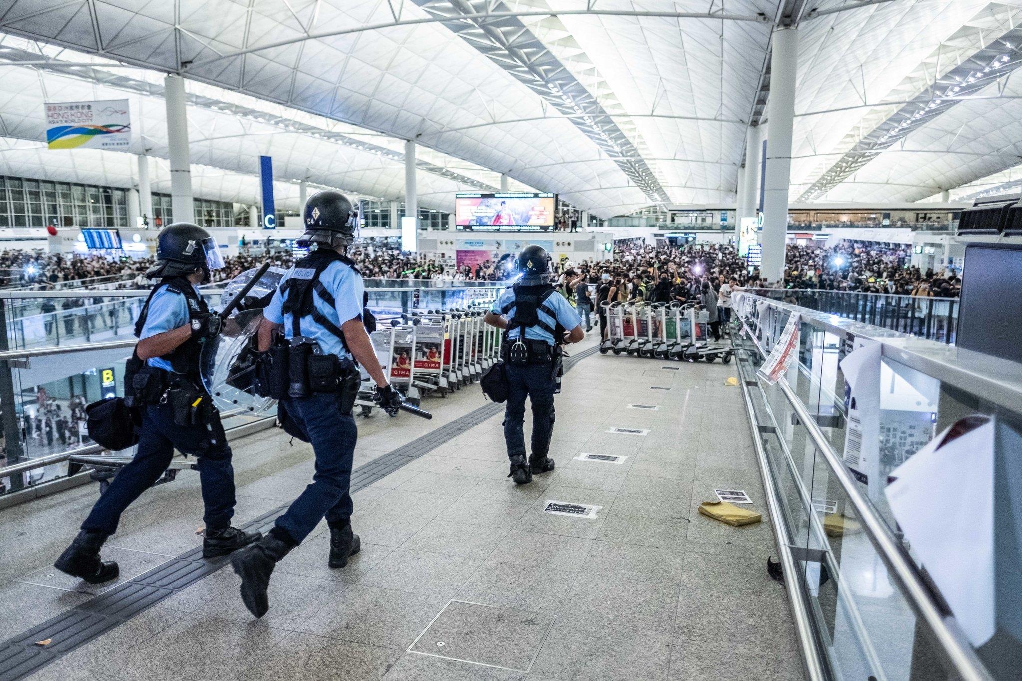 Cảnh sát đụng độ người biểu tình Hong Kong ảnh 2 Canh sat dung do nguoi bieu tinh Hong Kong anh 2