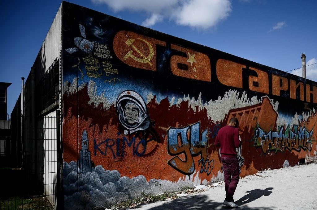 Paris pha huy chung cu mang ten Gagarin anh 2