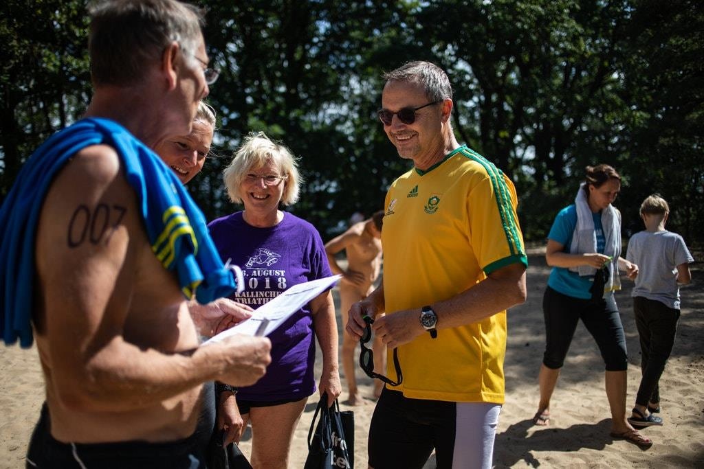 Nguoi Duc ngay cang thich khoa than lam moi thu anh 4