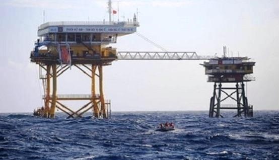 Bloomberg: Cang thang o Bien Dong khien cong dong quoc te quan ngai hinh anh