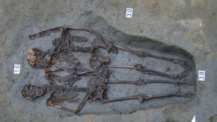 Bo xuong cap tinh nhan noi tieng duoc phat hien deu la nam hinh anh