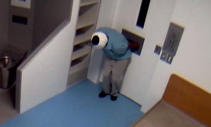 Tre em trai giao duong o Australia bi de xuong san, trum tui len mat hinh anh