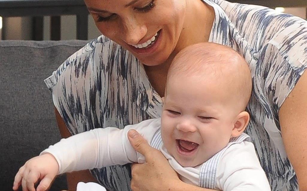 Vo chong Hoang tu Harry lan dau cho con xuat hien truoc cong chung hinh anh