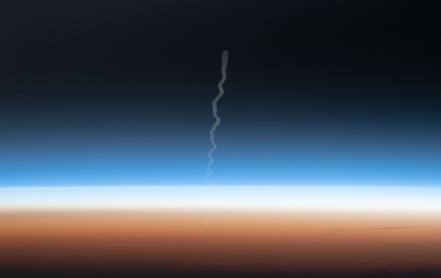 Khung canh ky vi khi tau vu tru Nga duoc phong len ISS hinh anh