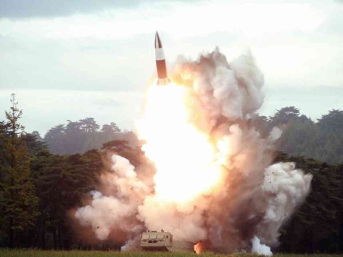 Trieu Tien phong ten lua khi chuan bi dam phan voi My anh 1