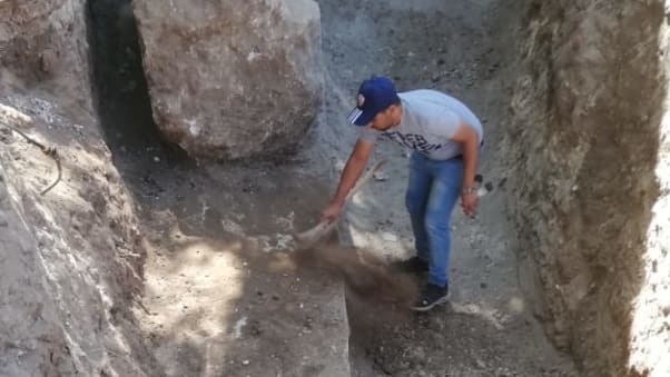 Den co 2.200 nam duoc phat hien khi dao cong anh 1