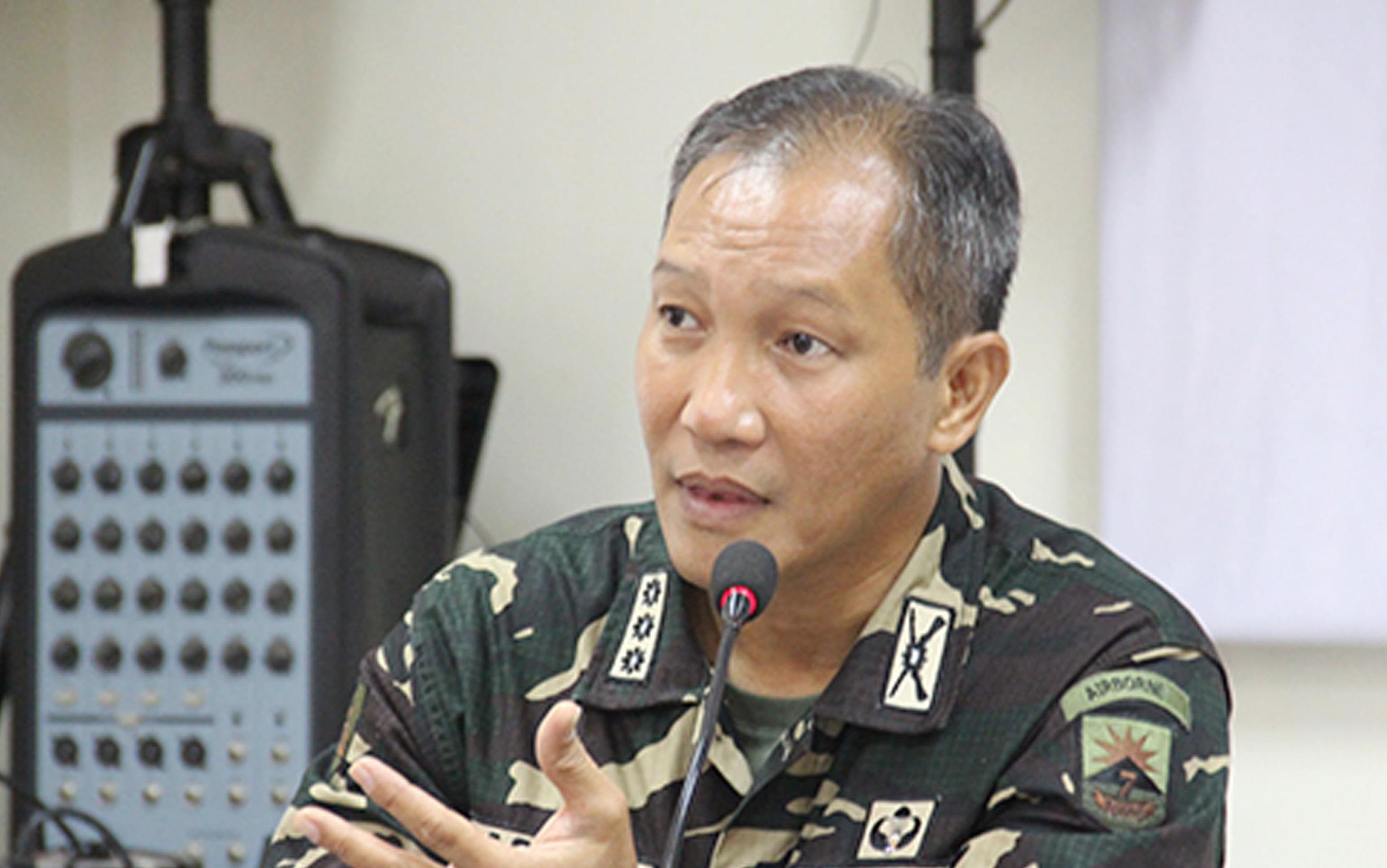 Trung Quoc ban phao sang canh cao may bay Philippines tren Bien Dong hinh anh