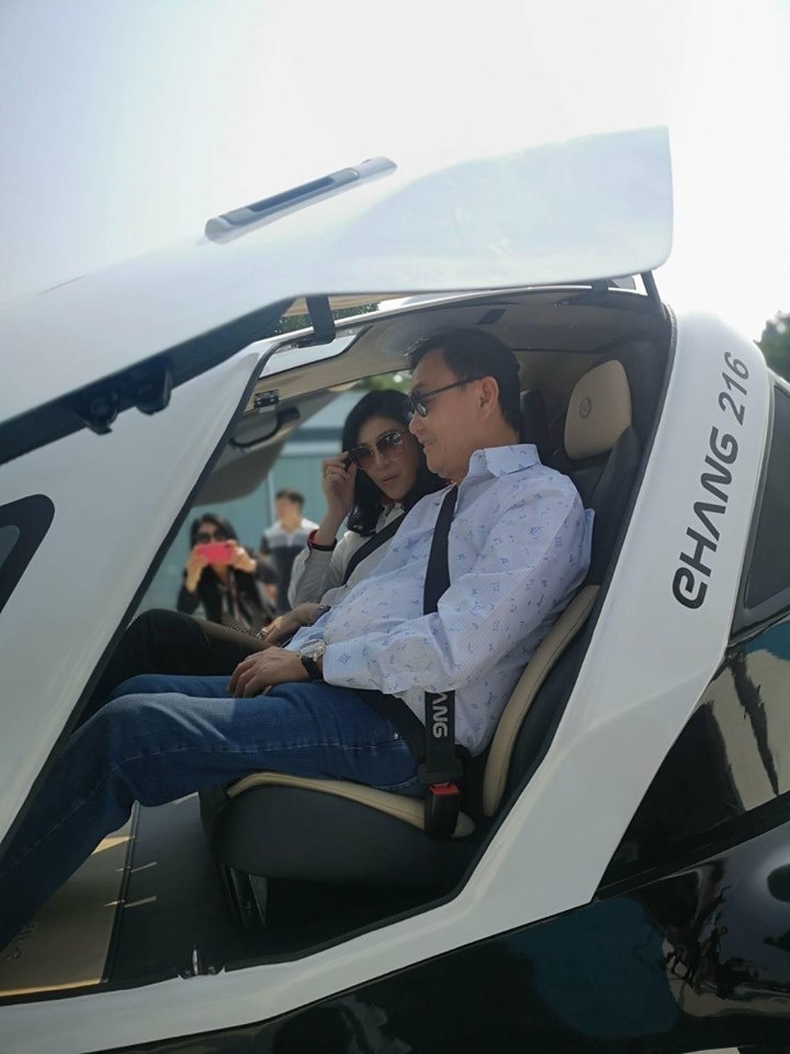 Bà Yingluck xuất hiện cùng anh trai ở Trung Quốc ảnh 1 Ba Yingluck xuat hien cung anh trai o Trung Quoc anh 1