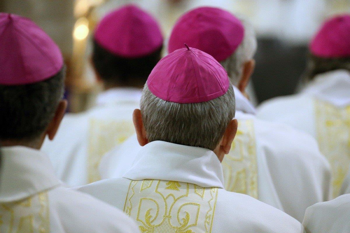 Giao hoi Phap boi thuong cho nguoi bi xam hai tinh duc trong nha tho hinh anh