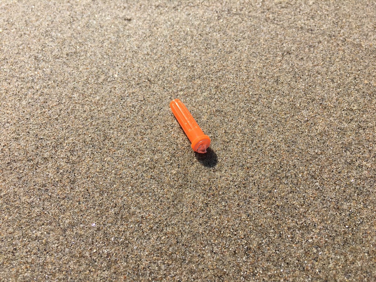 Kim tiêm trôi dạt vào bãi biển ảnh 1 Kim tiem troi dat vao bai bien anh 1