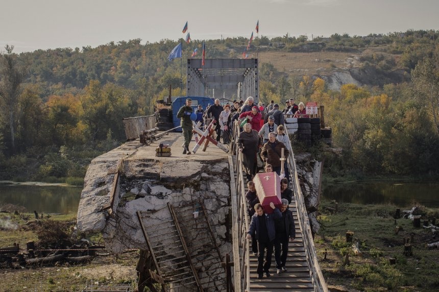 O dau chien tuyen tai mien Dong Ukraine anh 10