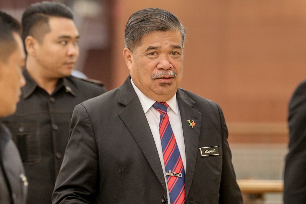 sach trang quoc phong Malaysia. anh 1