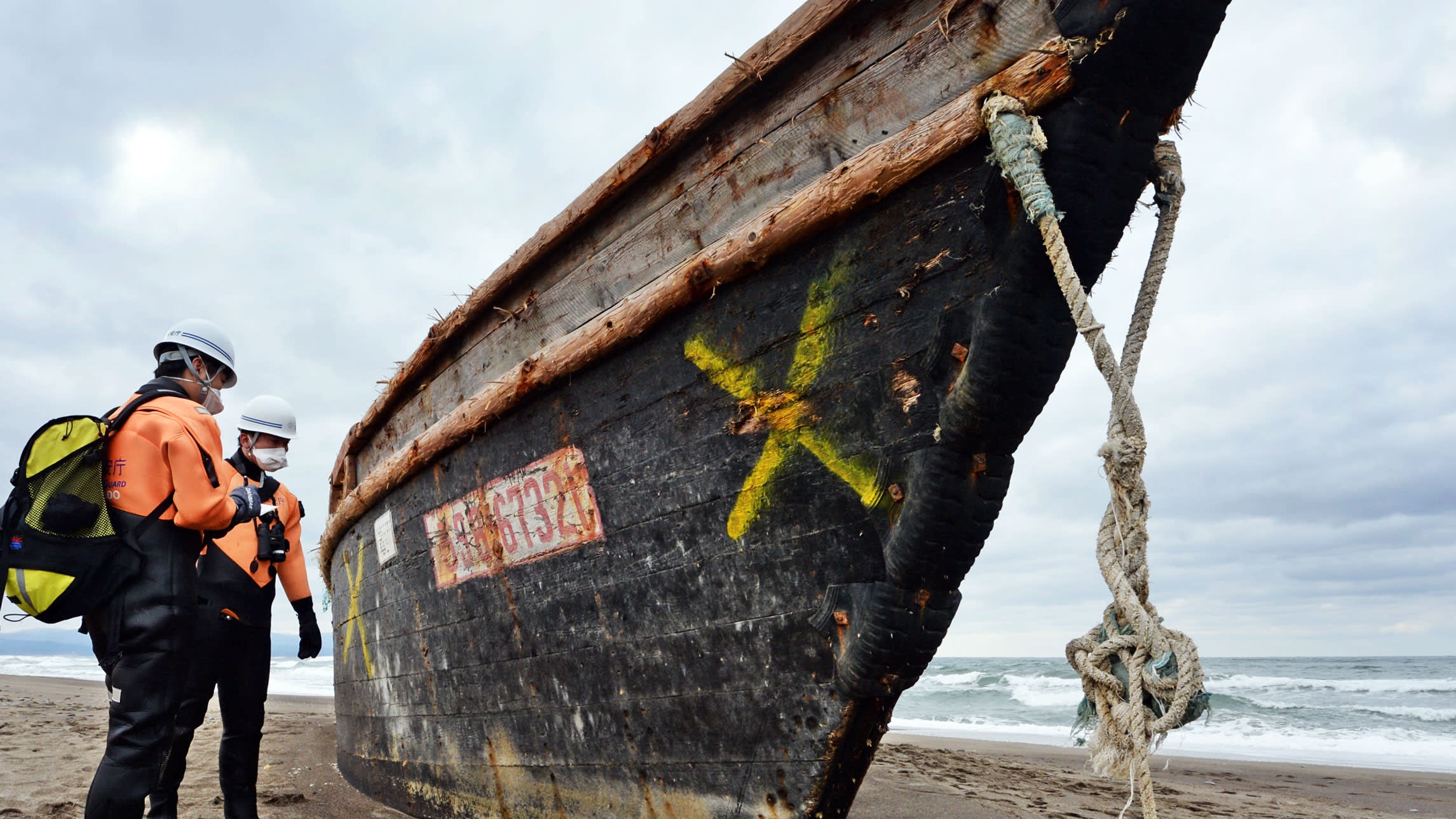 Tau ca Trieu Tien dat vao Nhat Ban anh 1