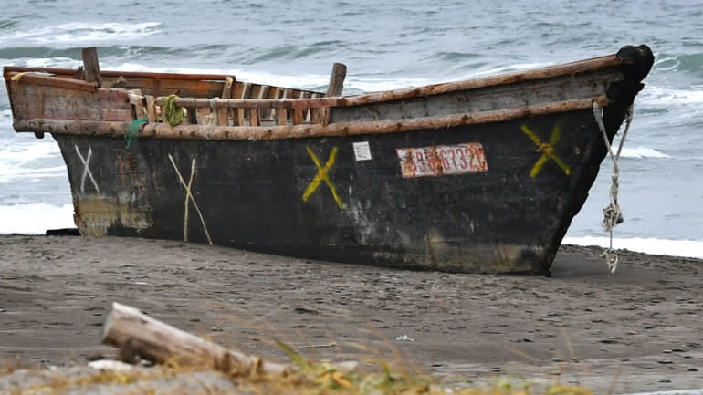Tau ca Trieu Tien dat vao Nhat Ban anh 2