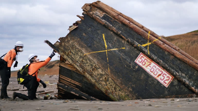 Nhat Ban thanh lap doi chuyen xu ly 'tau ma' Trieu Tien hinh anh