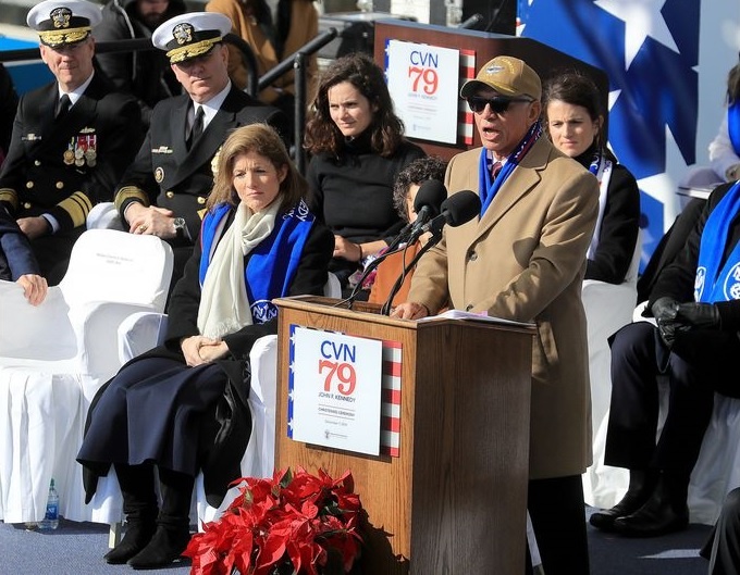 Hai quan My lam le dat ten cho tau san bay moi anh 5