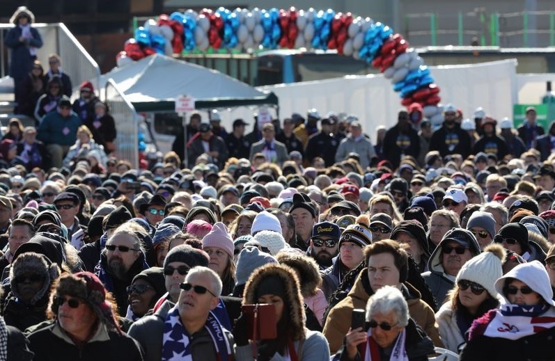 Hai quan My lam le dat ten cho tau san bay moi anh 7