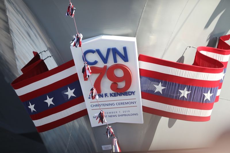 Hai quan My lam le dat ten cho tau san bay moi anh 9