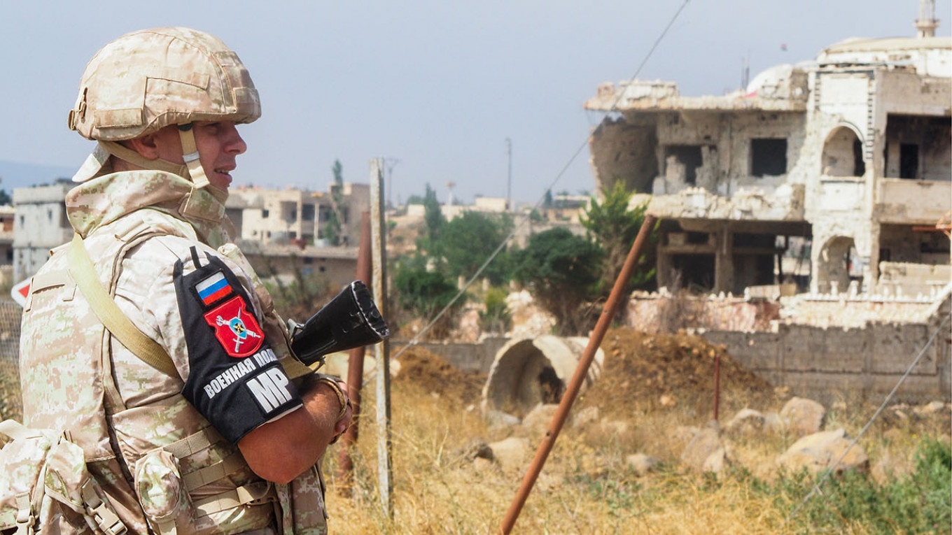 Quan doi Nga tiep quan can cu thu 3 cua My o Syria hinh anh