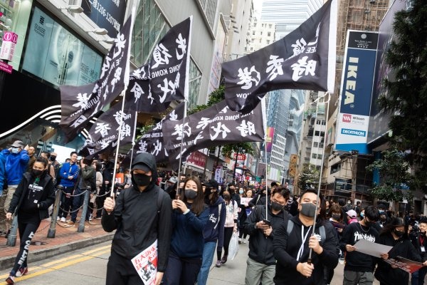 Nguoi Hong Kong xuong duong bieu tinh dau nam moi hinh anh