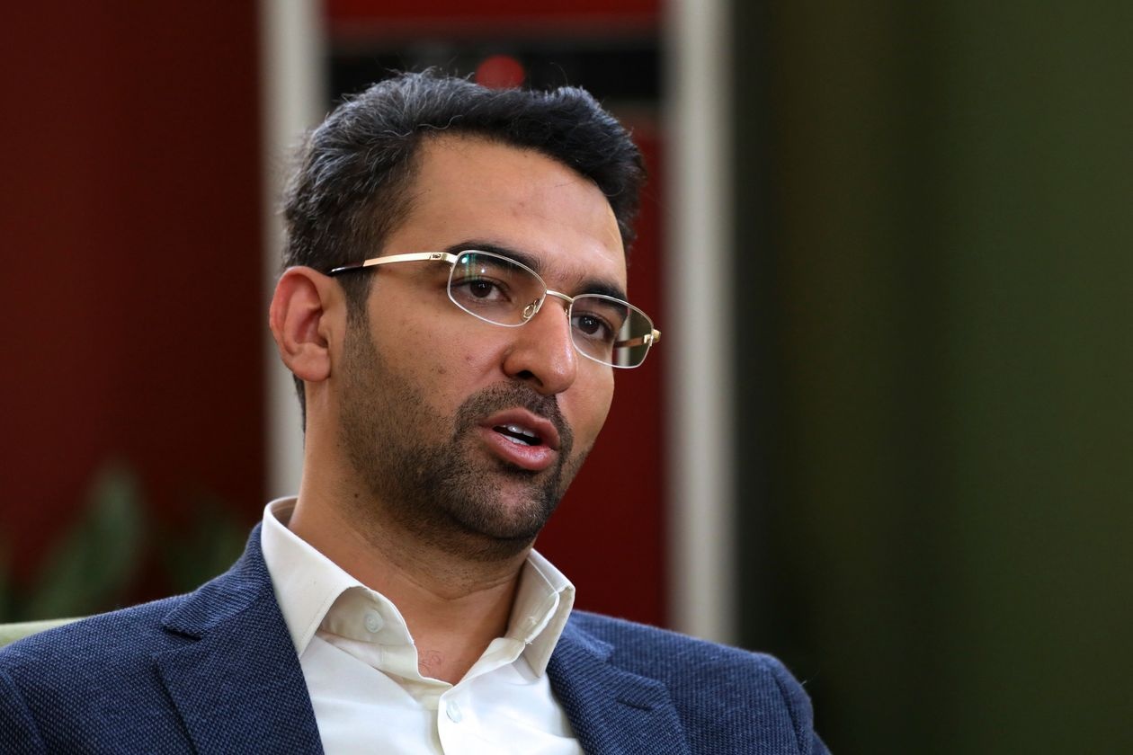 Bo truong Iran goi TT Trump la 'ten khung bo trong bo vest' hinh anh