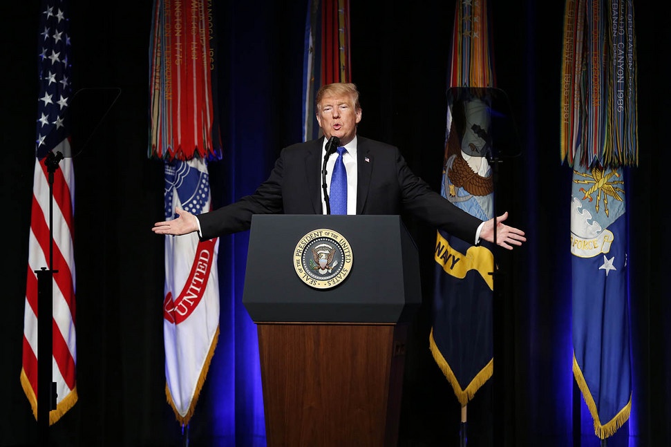 Lau Nam Goc lo mat uy tin vi Trump anh 1