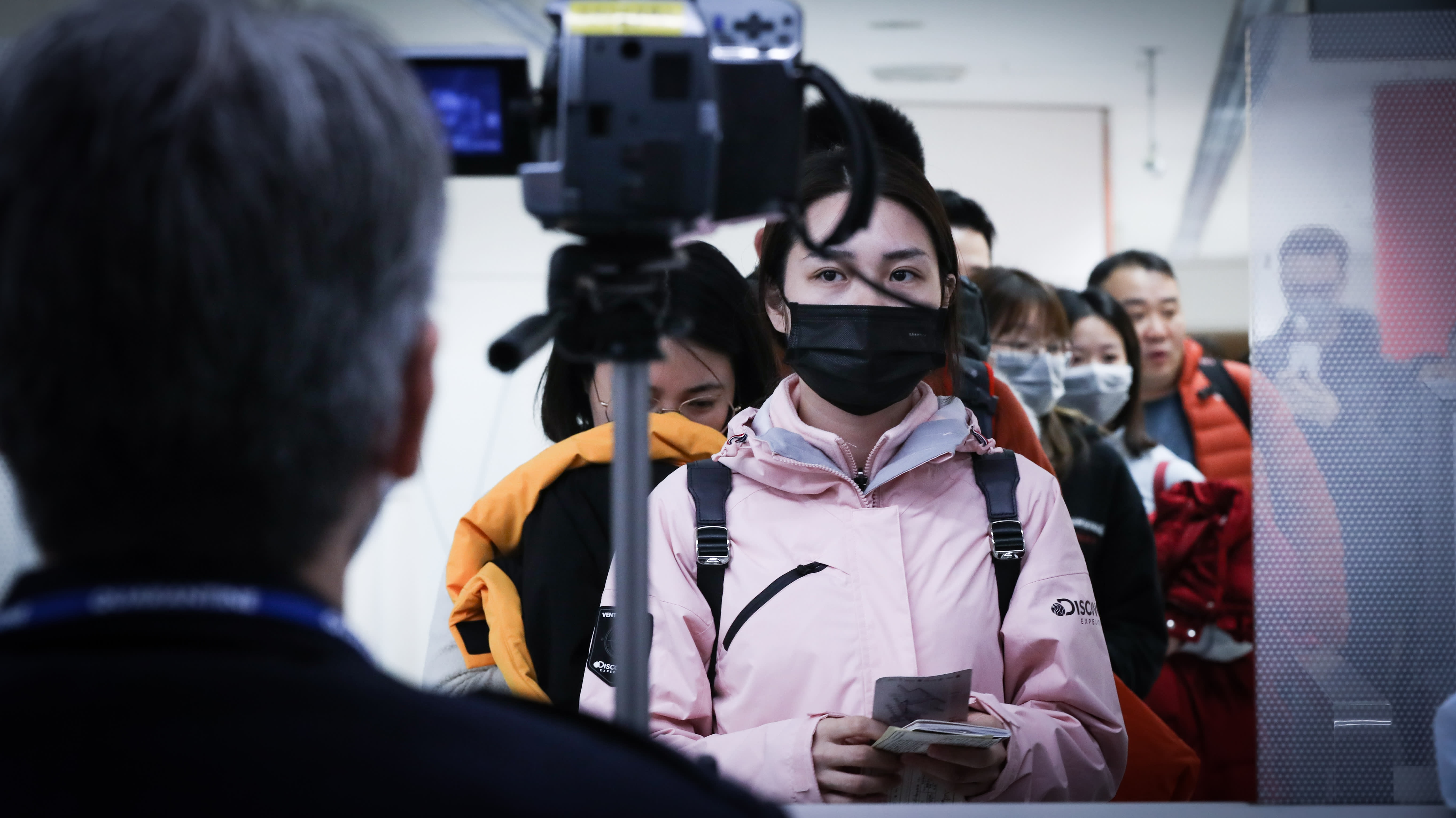 Tai xe xe buyt Nhat nhiem virus corona du khong toi Vu Han hinh anh